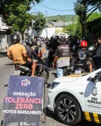 Operação em São Gonçalo remove motos irregulares e aplica 82 multas em dois dias