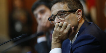 Deputado do PT pede à PGR investigação sobre possível omissão de Campos Neto na supervisão do Banco Master.