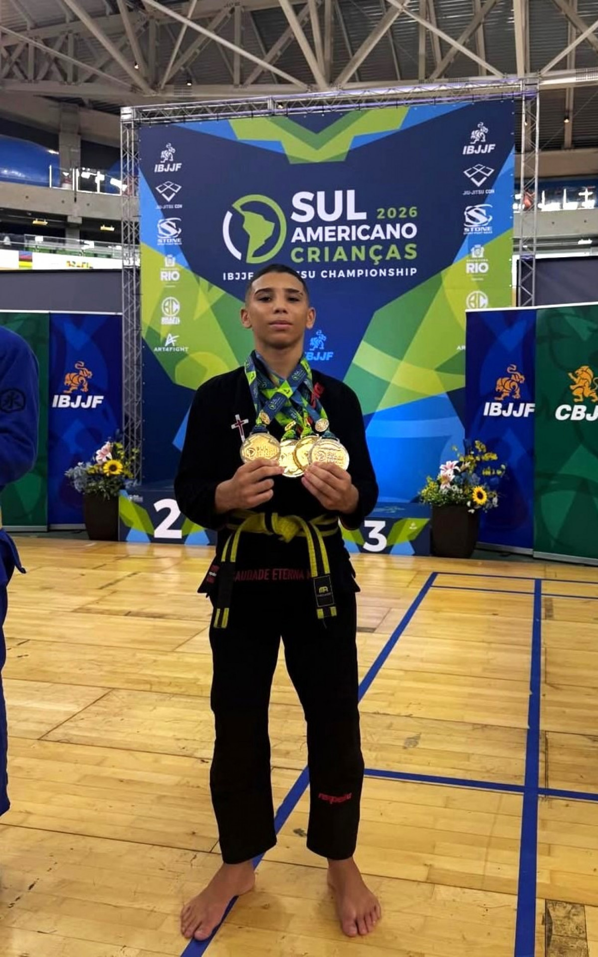 Jovem atleta Kauã Soares procura apoio para disputar campeonato europeu de jiu-jitsu na Irlanda e representar o Brasil.