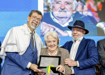 Lula defende soberania e critica Trump durante homenagem a Mujica no ABC paulista