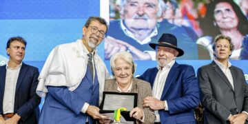 Lula defende soberania e critica Trump durante homenagem a Mujica no ABC paulista