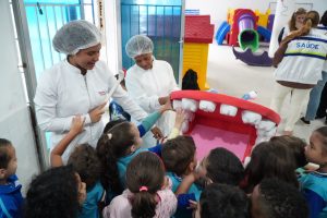 Prefeitura de São Gonçalo Promove Dia B da Saúde Bucal em Escolas para Prevenção e Educação