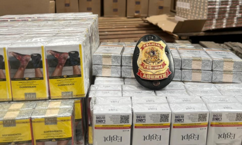 Polícia apreende carga de cigarros clandestinos e investiga esquema de distribuição ilegal em operação de combate ao contrabando.