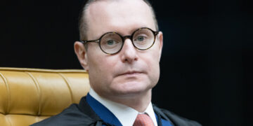 Zanin suspende eleição indireta para governador do RJ e leva decisão ao plenário do STF