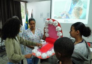 Ação Educativa Promove Saúde Bucal em Escolas de São Gonçalo no Dia Mundial da Saúde