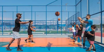 Moradores de São Gonçalo participam de aulas gratuitas de basquete em parque público com atividades para todas as idades.