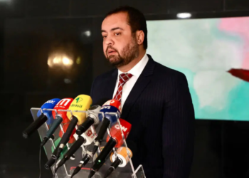 Governador do RJ anuncia saída de 11 secretários de olho nas eleições de outubro