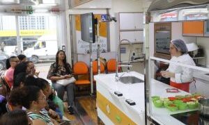 Oficinas de educação alimentar promovem saúde na Praça Zé Garoto, em São Gonçalo