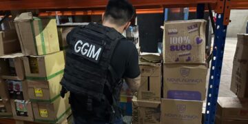 Operação Pharmakon descarta alimentos impróprios em fiscalização de supermercado em Niterói