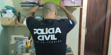 Polícia Civil realiza operação contra esquema de fraude em sistema de bilhetagem eletrônica no transporte público.