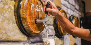 Setor de bares e restaurantes gera 18,9 mil vagas no Rio entre 2021 e 2025