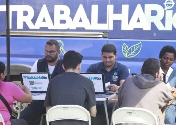 Rio oferece mais de 2.500 vagas de emprego e estágio, com oportunidades para PCDs