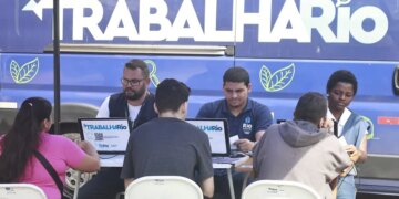 Rio oferece mais de 2.500 vagas de emprego e estágio, com oportunidades para PCDs