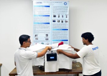 Estudantes da Faetec criam maca hospitalar por voz e brilham em feira nacional na USP