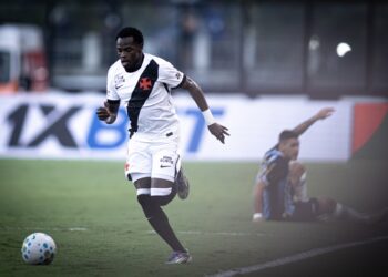 Andrés Gómez é destaque em dribles pelo Vasco, mas desfalca time contra Coritiba