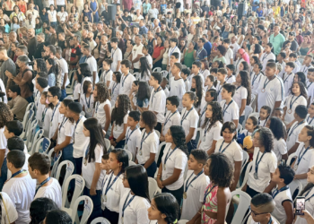 Prefeito e Secretário Entregam Medalhas a Alunos Vencedores da Olimpíada Carioca de Matemática