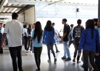 Estudantes recebem primeira Pparcela do Programa Pé-de-Meia 2026