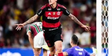 Flamengo vence Fluminense por 2 a 1 com dois gols de Pedro no Maracanã