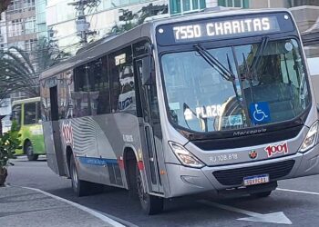 Homem é Preso Após Assaltar Ônibus no Centro de Niterói; Populares Ajudaram na Captura