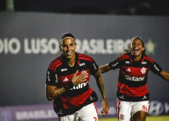 Flamengo vence Vitória por 3 a 1 e sobe para 5ª posição no Brasileirão Feminino