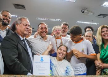 Niterói aprova criação de 300 vagas para Agente de Apoio Escolar na educação inclusiva