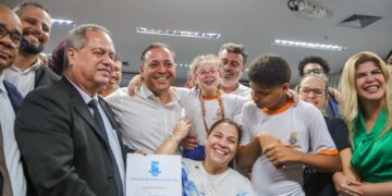 Niterói aprova criação de 300 vagas para Agente de Apoio Escolar na educação inclusiva
