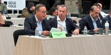 Prefeito de Niterói propõe cidade como sede de evento global em 2027 durante encontro no méxico