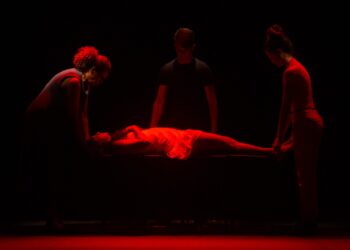 Teatro e Assistência Social promovem debate sobre violência contra a mulher no RJ