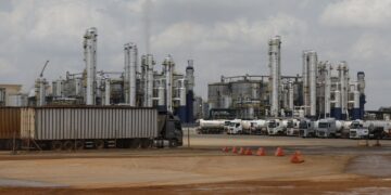 Conferência em Santa Marta visa transição energética global longe dos combustíveis fósseis