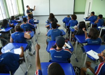 Maricá supera metas de alfabetização para 2025 com 68% dos alunos alfabetizados