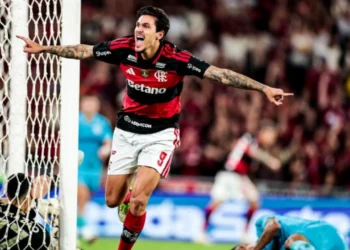 Flamengo vence Santos de virada e Pedro iguala recorde histórico no Maracanã