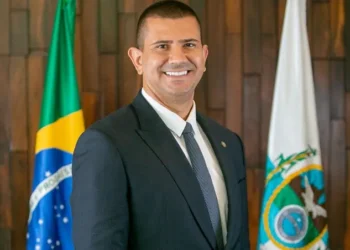 Constituição ou conveniência política? Aliados de Douglas Ruas veem manobra que beneficia Paes