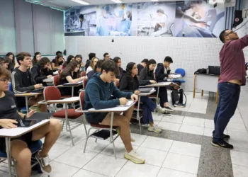 Estudantes com Fies podem renegociar dívidas com até 99% de desconto a partir de quarta-feira