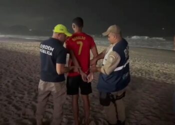 Homem é preso por extorsão ao vender caipirinha por R$ 1,8 mil em Copacabana