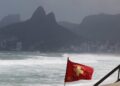 Marinha emite alerta de ressaca com ondas de até 3 metros no litoral do Rio