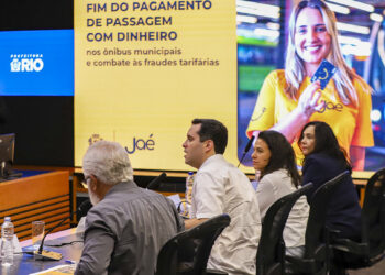 Prefeito do Rio Rebate Fake News Sobre Pagamento em Dinheiro em Ônibus Municipais