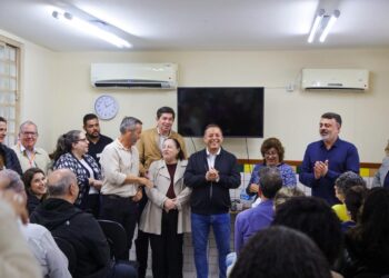 Prefeito Rodrigo Neves visita obras no Getulinho e destaca avanços na saúde em Niterói