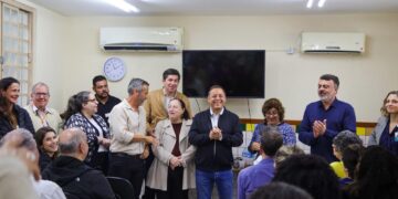 Prefeito Rodrigo Neves visita obras no Getulinho e destaca avanços na saúde em Niterói