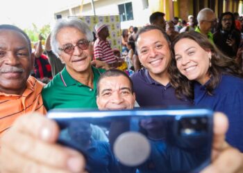 Prefeito Rodrigo Neves Celebra Dia do Trabalhador em Festa do Sintronac em Niterói