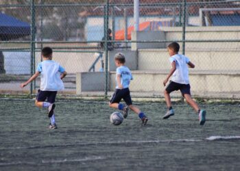 Vilas Olímpicas do RJ promovem aulas de futebol e alimentam sonhos de Copa do Mundo