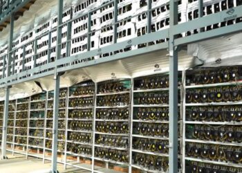 Polícia Civil descobre mineração ilegal de criptomoedas em operação no Complexo do Lins