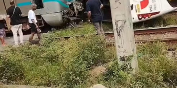 Ônibus é atingido por trem e tomba em Costa Barros, Zona Norte do Rio