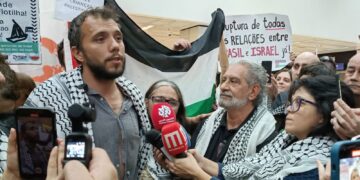Ativista brasileiro Thiago Ávila retorna ao Brasil após prisão ilegal em Israel