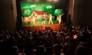 Prefeitura de São Gonçalo Oferece Experiência Teatral Gratuita para Alunos e Famílias