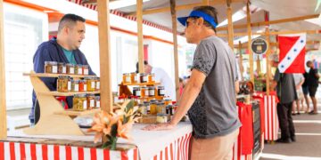 Maricá promove Feira da Agricultura Familiar com produtos locais em Itaipuaçu