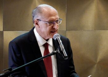 Alckmin critica tarifa dos EUA e defende Pix em encontro com Lula e ministros