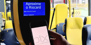 Pagamento em dinheiro nos ônibus do Rio será extinto em junho, gerando debates