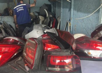 Detran RJ e DRFA interditam ferro-velho irregular e apreendem peças de veículo roubado na Taquara