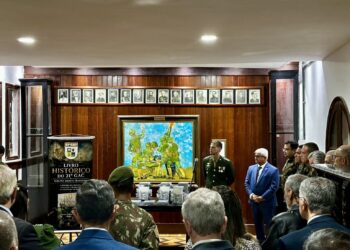 21º GAC comemora 290 anos com lançamento de livro histórico em Niterói