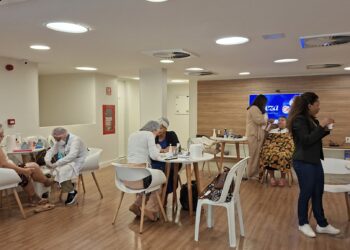 Ação em Niterói promove cuidados de beleza a mulheres em tratamento oncológico
